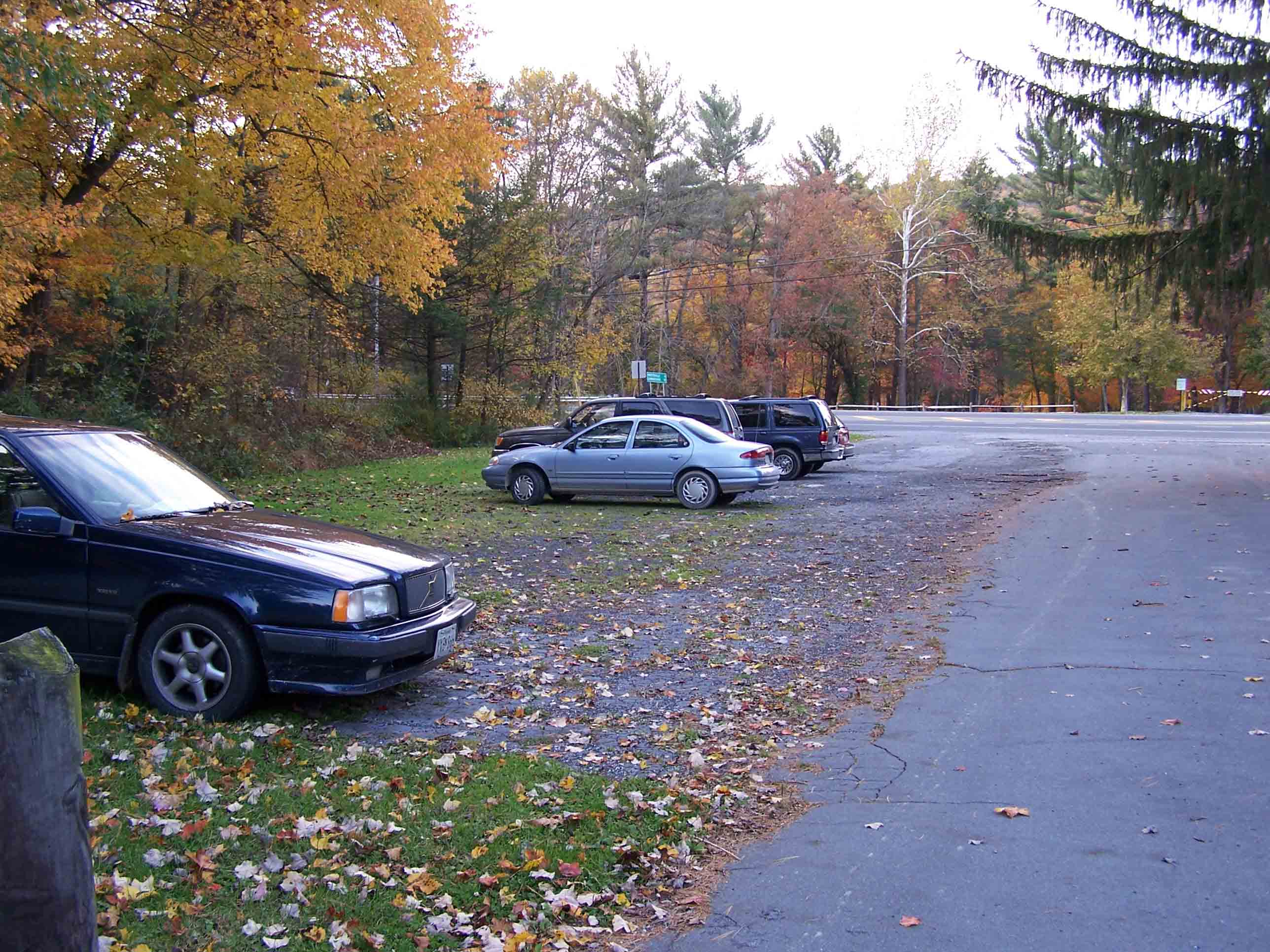 mm 0.0 - Parking at Caledonia State Park at the intersection of US 30 and PA 233. The AT crossing of US 30 is 0.5 miles west. Courtesy at@rohland.org